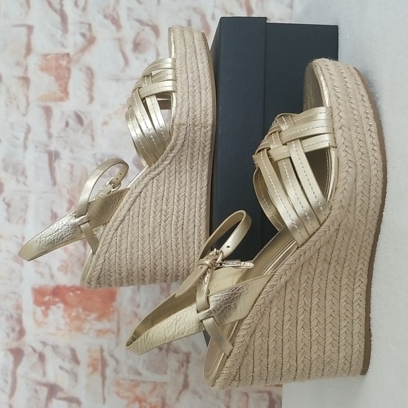 New Coach Dottie Metallic Tumbled Platinum Wedge Sandals - Picture 3 of 10